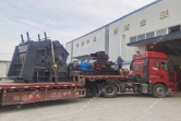 1000*700液壓對(duì)輥制砂機(jī)，1210反擊破發(fā)往四川